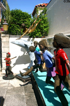 Sculptures by Prince Monyo Mihailescu-Nasturel of Romania on Worth Street. Palm Beach, FL.