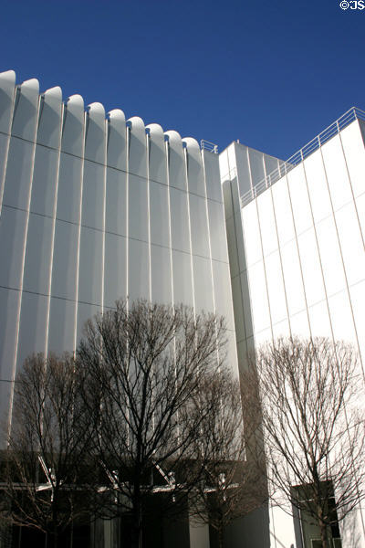 Vertical thrust with wave tops of walls of new Wieland Pavilion wing (2005) of High Museum of Art. Atlanta, GA. Architect: Renzo Piano.
