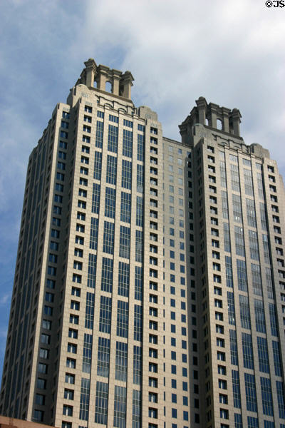 191 Peachtree Tower (1991) (50 floors). Atlanta, GA. Architect: Kendall/Heaton Assoc. + Johnson/Burgee Architects.