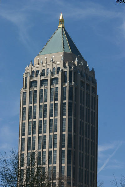 One Atlantic Center (1987) (1201 West Peachtree Street NW) (50 floors). Atlanta, GA. Architect: Heery International + Johnson/Burgee Architects.
