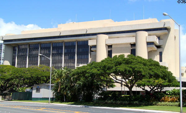 Prince Kūhiō Federal Building & U.S. Courthouse (1977) (300 Ala Moana Blvd.). Honolulu, HI. Architect: Architects Hawaii.