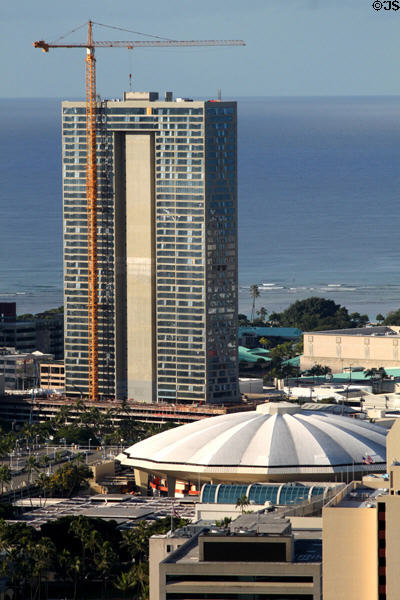 Moana Vista (2010) (1009 Kapiolani Blvd.) over Blaisdell Center. Honolulu, HI. Architect: Architects Hawaii, Ltd..