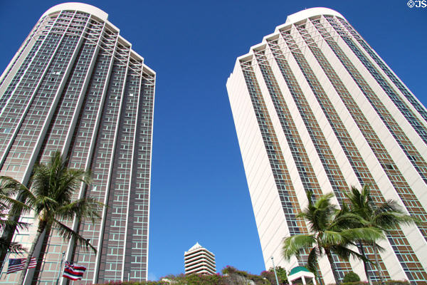 Hawaii Prince Hotel Towers (1990) (32 floors) (100 Holomoana St.). Waikiki, HI. Architect: Ellerbe Becket.