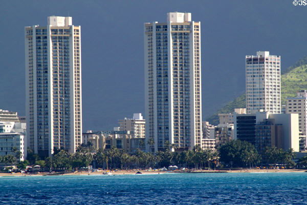 Hyatt Regency Waikiki Towers (1976) (39 floors) (2424 Kalakaua Ave.). Waikiki, HI. Architect: Wimberly Allison Tong & Goo.