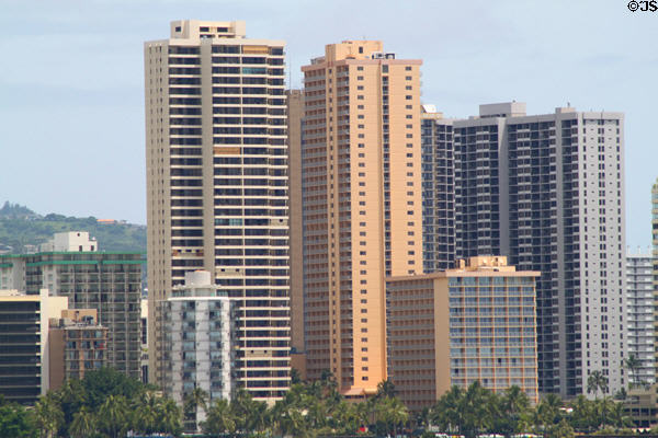 Skyline of eastern Waikiki with Waikiki Circle Hotel plus Oceanarium & Beach Towers. Waikiki, HI.