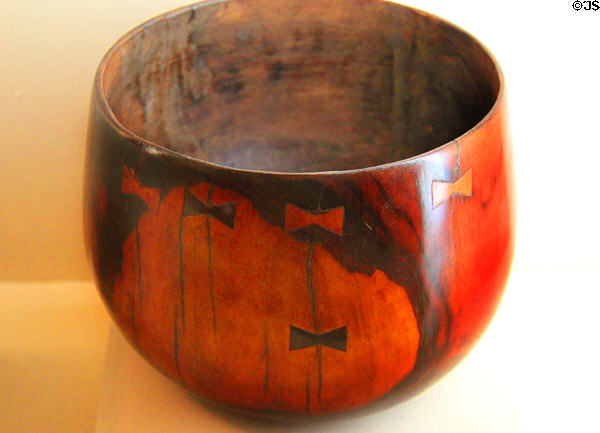 Hawaiian calabash poi bowl ('umeke poi) (late 18thC) at Honolulu Academy of Arts. Honolulu, HI.