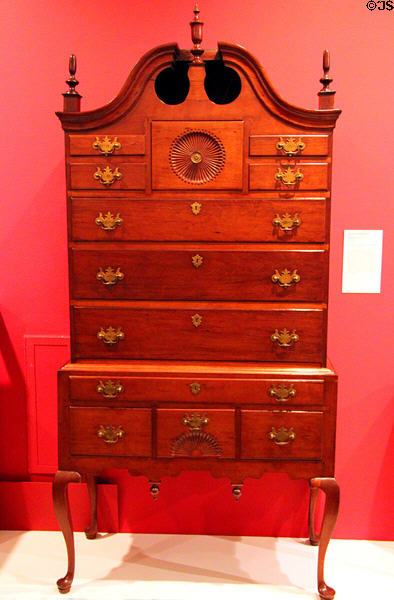 American high chest (18thC) from Connecticut at Honolulu Academy of Arts. Honolulu, HI.