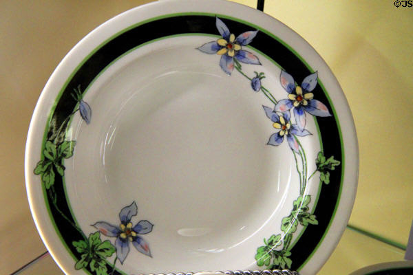 UP Columbine plate by Syracuse China (1930-41) used on Columbine train between Chicago & Denver at Union Pacific Railroad Museum. Council Bluffs, IA.