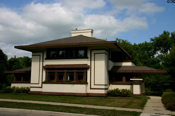 George C. & Eleanor Stockman House (1908) (530 1st St.). Mason City, IA. Style: Prairie school. Architect: Frank Lloyd Wright. On National Register.