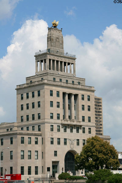 Veterans' Memorial & City Hall (1928) (10 floors) on Municipal Island. Cedar Rapids, IA. Style: Beaux Arts. Architect: William Jay Brown + Henry Hornbostel.