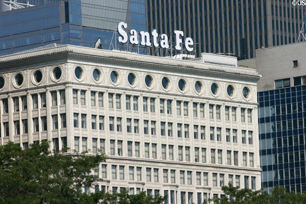 Santa Fe Building (1904) (17 floors) (224 South Michigan Ave.) (former Railway Exchange). Chicago, IL. Architect: D.H. Burnham & Co..