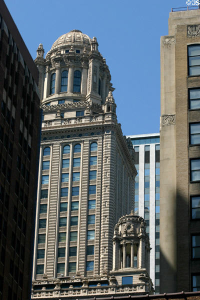 35 East Wacker Drive (1926) (40 floors) (former North American Life Building, Pure Oil Building, Jewelers Building). Chicago, IL. Architect: Joachim Giaver & Frederick Dinkelberg of D.H. Burnham & Co..