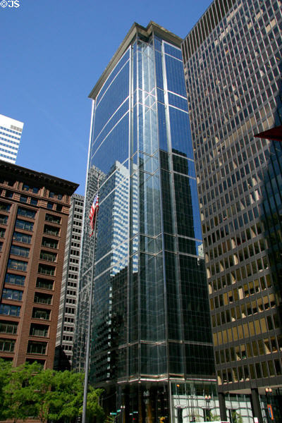 Chase Center (2003) (39 floors) (131 South Dearborn St.) flanked by Marquette & Federal Center buildings. Chicago, IL. Architect: Ricardo Bofill Taller de Arquitectura + DeStefano & Partners.