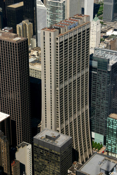 Chase Tower (1969) (60 floors) (21 South Clark St.) (former First National Bank Building, then Bank One Plaza). Chicago, IL. Architect: C.F. Murphy & Assoc. + Perkins & Will.