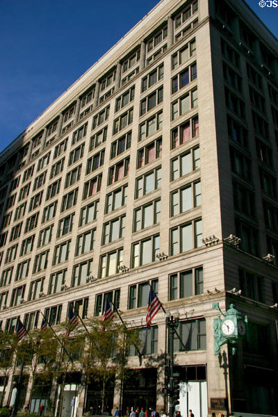 Marshall Field & Co. Store (1892-1907) (11 floors) (111 North State St.). Chicago, IL. Architect: Daniel Hudson Burnham. On National Register.