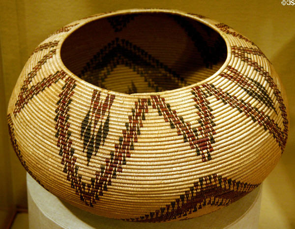 Basket by Mountain Maidu tribe of California (late 19thC) at Art Institute of Chicago. Chicago, IL.