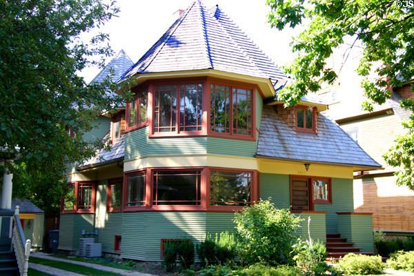 Thomas H. Gale House (1892) (1027 Chicago Ave.). Oak Park, IL. Style: Queen Anne modified. Architect: Frank Lloyd Wright.