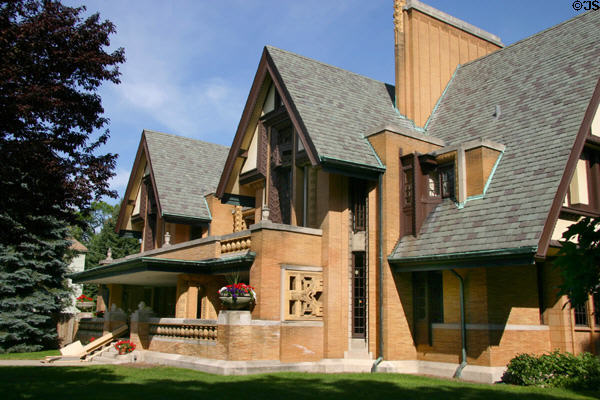 Nathan G. Moore House (1895) (333 Forest Ave.). Oak Park, IL. Architect: Frank Lloyd Wright.