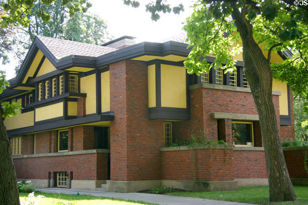 Peter A. Beachy House (1906) (238 Forest Ave.). Oak Park, IL. Style: Prairie Style. Architect: Frank Lloyd Wright.