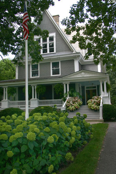 Joseph & Simpson Dunlop House (1896) (417 North Kenilworth Ave.). Oak Park, IL. Architect: E.E. Roberts.