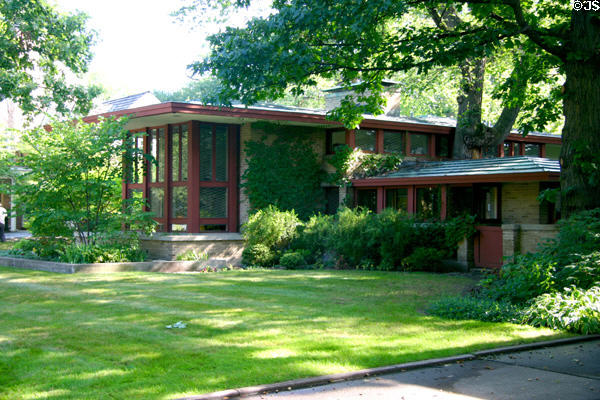 Isabel Roberts House (1908) (603 Edgewood Pl.). River Forest, IL. Architect: Frank Lloyd Wright.