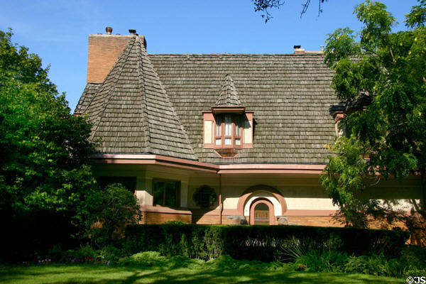 Chauncey L. Williams House (1895) (530 Edgewood Pl.). River Forest, IL. Architect: Frank Lloyd Wright.