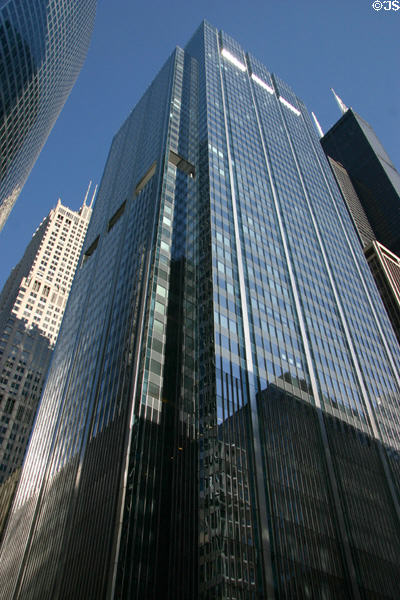 111 South Wacker Drive (2005) (51 floors). Chicago, IL. Architect: Lohan Caprile Goettsch Architects.