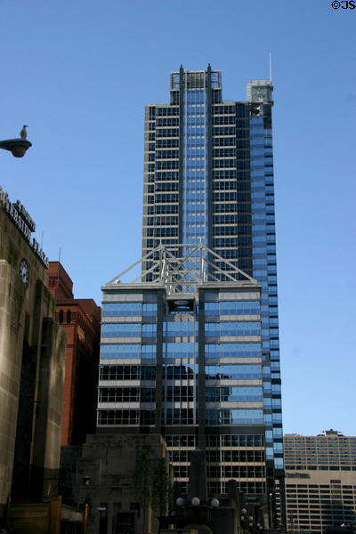 Boeing Headquarters (former Morton International Building) (1990) (36 floors) (100 North Riverside Plaza). Chicago, IL. Architect: Perkins & Will.