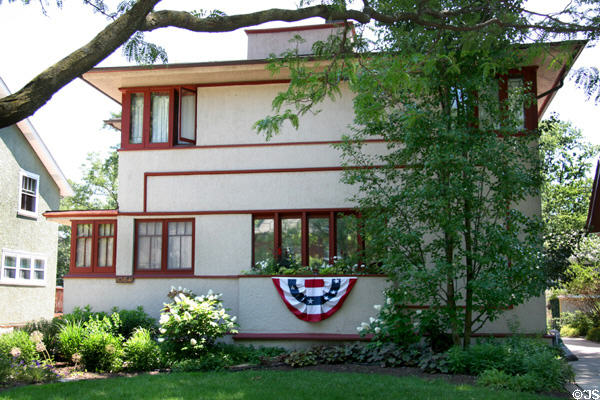 H. Howard Hyde House (1917) (10541 S. Hoyne Ave.). Chicago, IL. Architect: Frank Lloyd Wright.