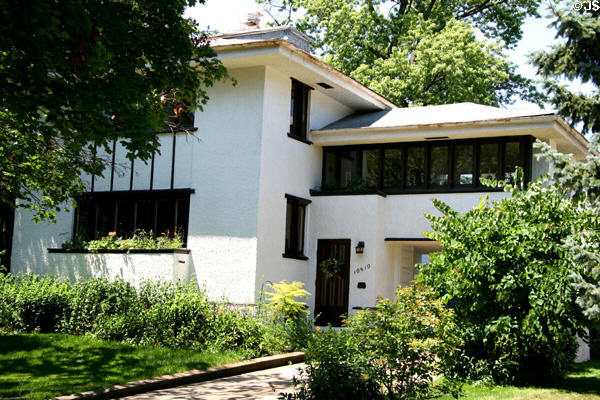 Burhans-Ellinwood & Co. Model House (1917) (10410 S. Hoyne Ave.). Chicago, IL. Architect: Frank Lloyd Wright.