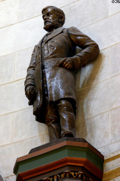 Statue of Ulysses S. Grant at Illinois State Capitol. Springfield, IL.