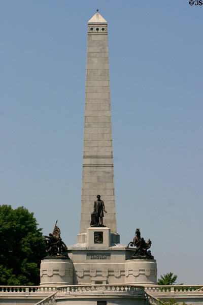 Memorial obelisk & Civil War sculptures of Abraham Lincoln's Tomb. Springfield, IL. Architect: Larkin Mead.