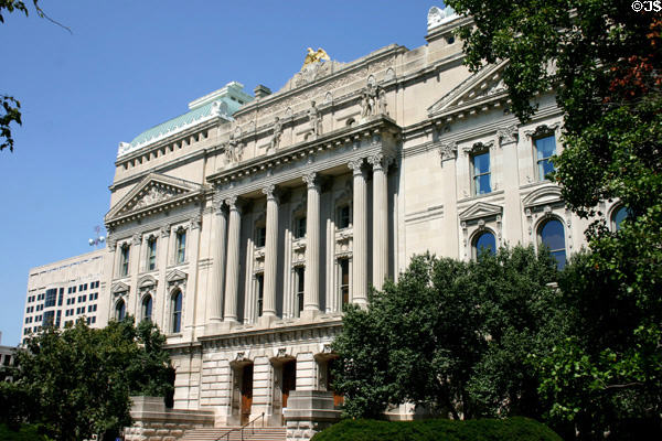 Classical facade of State Capitol (1888). Indianapolis, IN. Architect: Adolf Scherer.