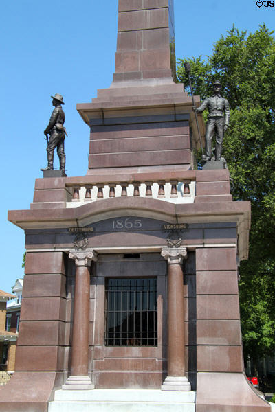 Vincennes Civil War Memorial with Gettysburg & Vicksburg remembered. Vincennes, IN.