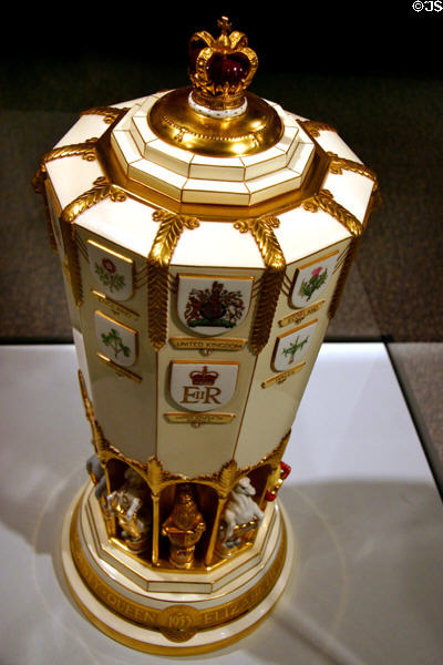 China vase celebrating the coronation of Queen Elizabeth II (1953) at Eisenhower Museum. Abilene, KS.