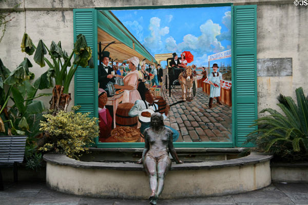 Mural & sculpture celebrating former food market on Mississippi River site. New Orleans, LA.