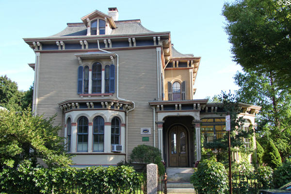 Melville House (aka Abby Taber Hunt house) (1855) (100 Madison St.). New Bedford, MA. Style: Italianate.