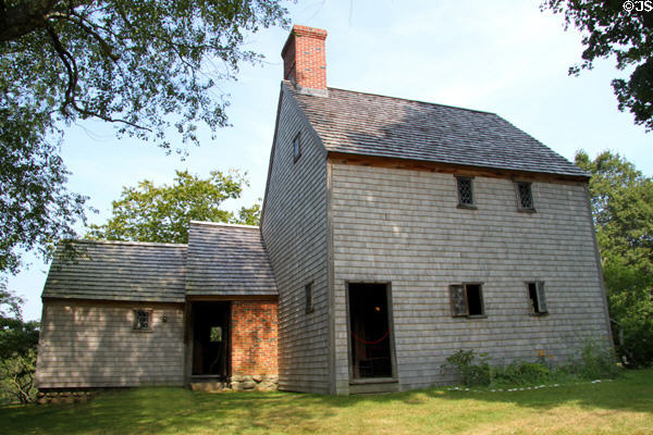 Hoxie House (1675) ( 16 Water St.). Sandwich, MA. Style: Colonial salt box.