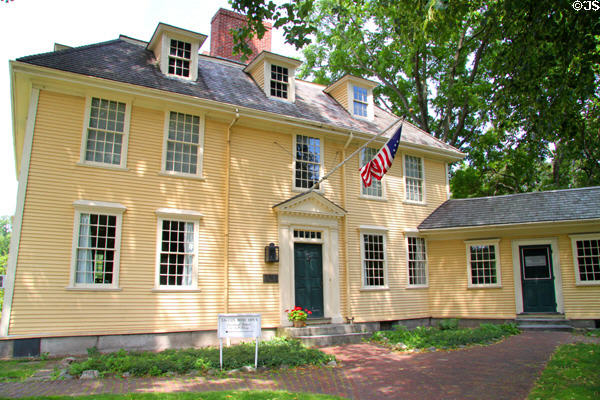 Buckman Tavern (1690) (1 Bedford St.). Lexington, MA. Style: Georgian.