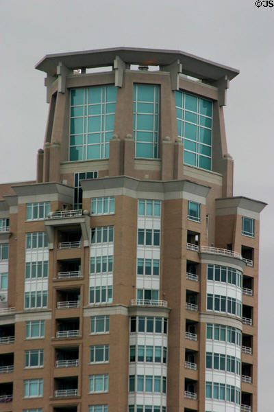 HarborView Condominium (1993) (29 floors) (100 HarborView Drive). Baltimore, MD. Architect: SHK3 Architectural Interdesign.
