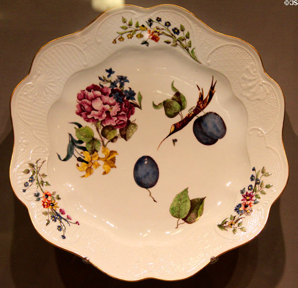 Porcelain plate in Brühlsche Allerlei pattern (1744) by Meissen Manuf., Germany at Detroit Institute of Arts. Detroit, MI.