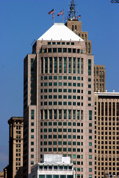 150 West Jefferson (1989) (26 floors). Detroit, MI. Architect: Heller Manus Architects + BEI Assoc..