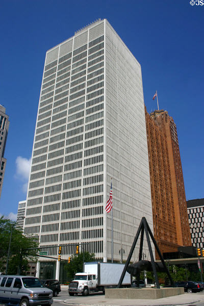 One Woodward Avenue Tower (1963) (28 floors). Detroit, MI. Architect: Minoru Yamasaki & Assoc. + Smith, Hinchman & Grylls.