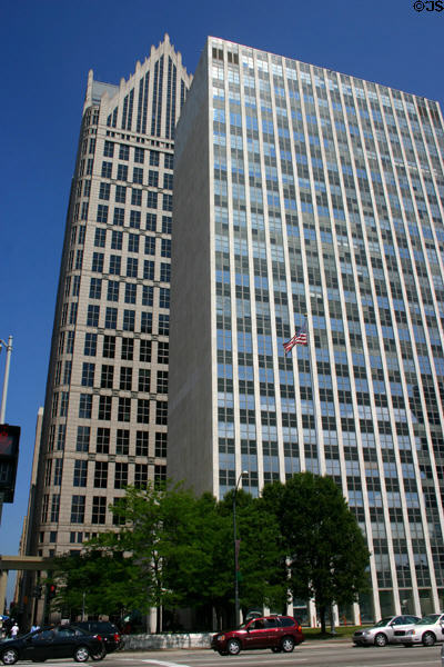 Coleman A. Young Municipal Center (1954) (20 floors) (2 Woodward Ave.) in front of Comerica Tower. Detroit, MI. Architect: Harley, Ellington & Day.