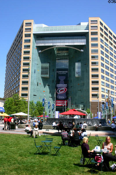 Compuware World Headquarters (2003) (16 floors) (1 Campus Martius). Detroit, MI. Architect: Rossetti Assoc. + Hamilton Anderson Assoc..