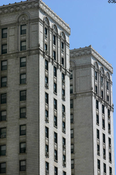 Cadillac Square Apartments (1927) (21 floors) (111 Cadillac Square). Detroit, MI. Architect: Bonnah & Chaffee.