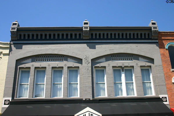 Italianate building (1885) (94 N Howell St.). Hillsdale, MI.