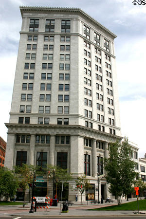 McKay Tower (Grand Rapids National Bank Building) (1927). Grand Rapids, MI. Style: Neo-classical. Architect: Williamson, Crowe & Proctor.