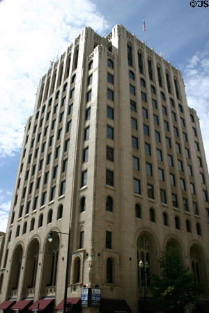 Standard Federal Bank Building (1926) (77 Monroe Center NW). Grand Rapids, MI. Style: Neo-Romanesque. Architect: Smith, Hinchman & Grylls.