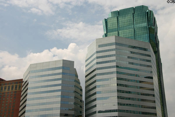 International Center (1987) (900 South 2nd Ave.) (19 floors). Minneapolis, MN. Architect: Ellerbe & Company.